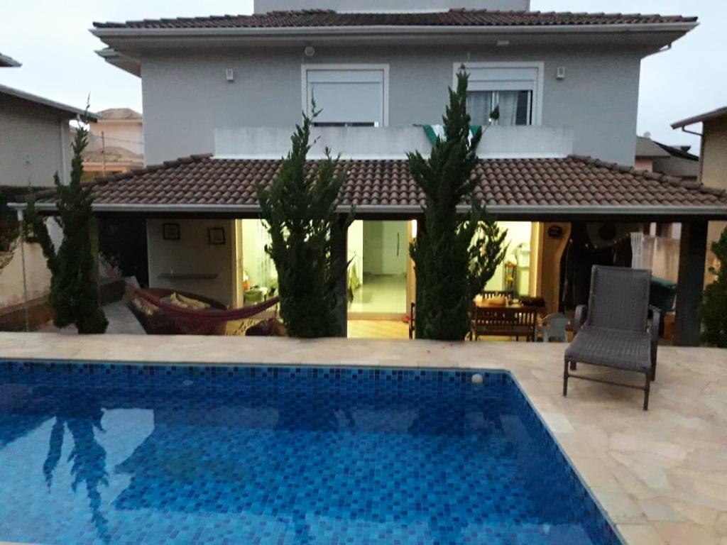 Casa à venda com 4 quartos, 300m² - Foto 2