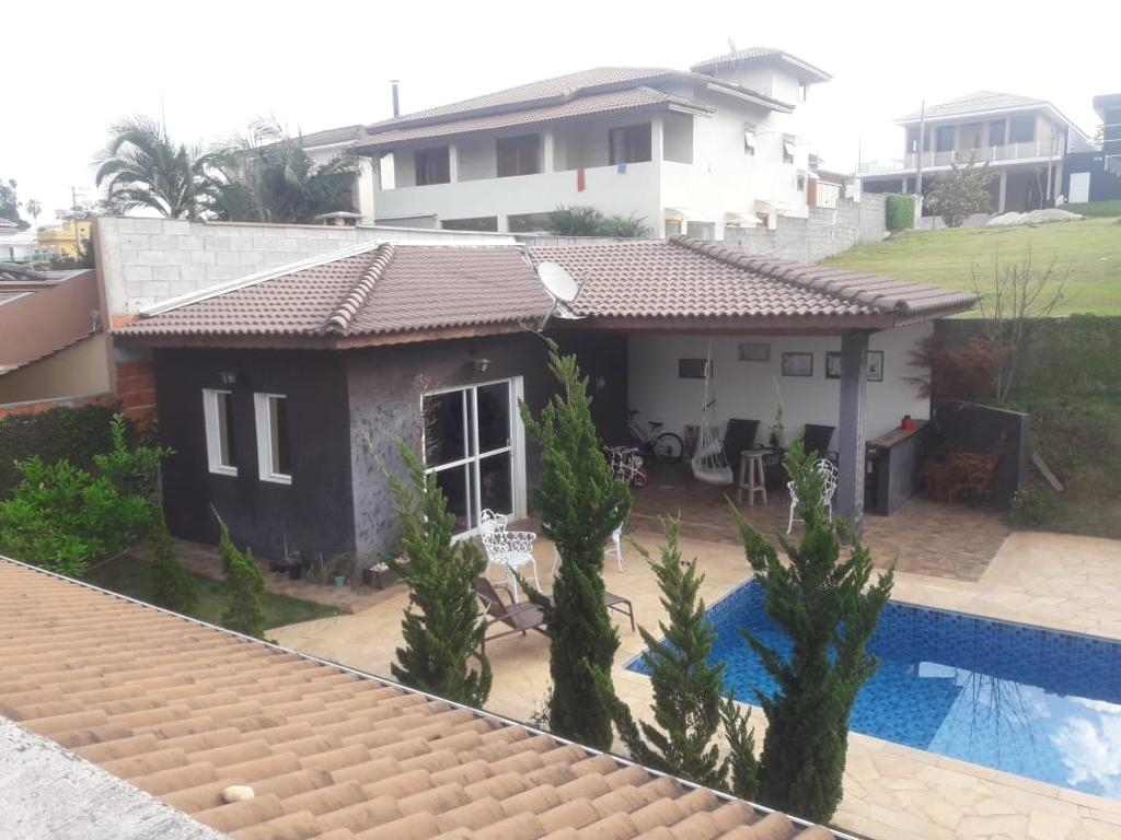 Casa à venda com 4 quartos, 300m² - Foto 1