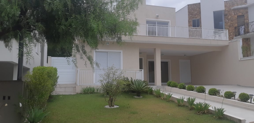 Casa à venda com 4 quartos, 240m² - Foto 2