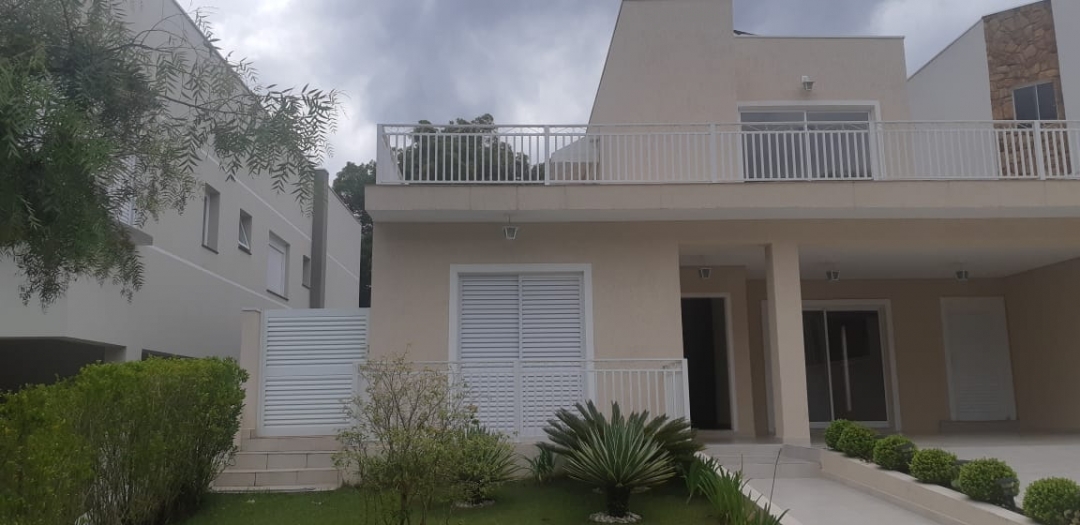 Casa à venda com 4 quartos, 240m² - Foto 1