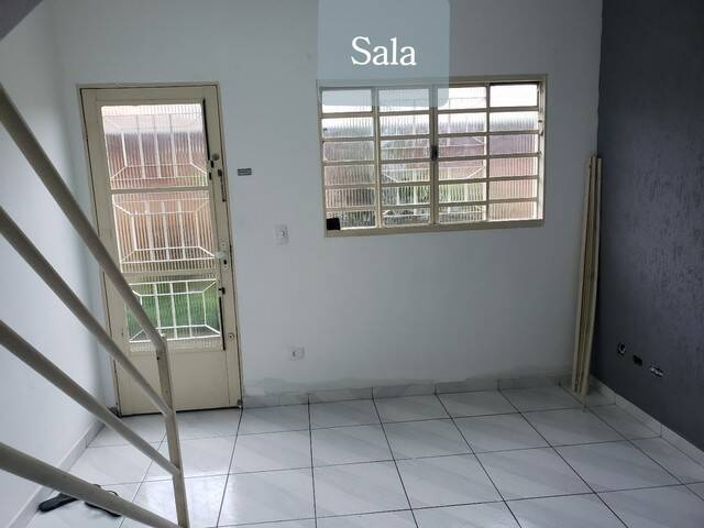 Casa à venda com 2 quartos, 70m² - Foto 3